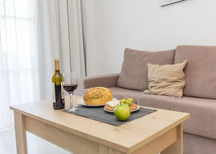 Luxury With Terrace Mountain Views Near 아파트 푸엔히롤라